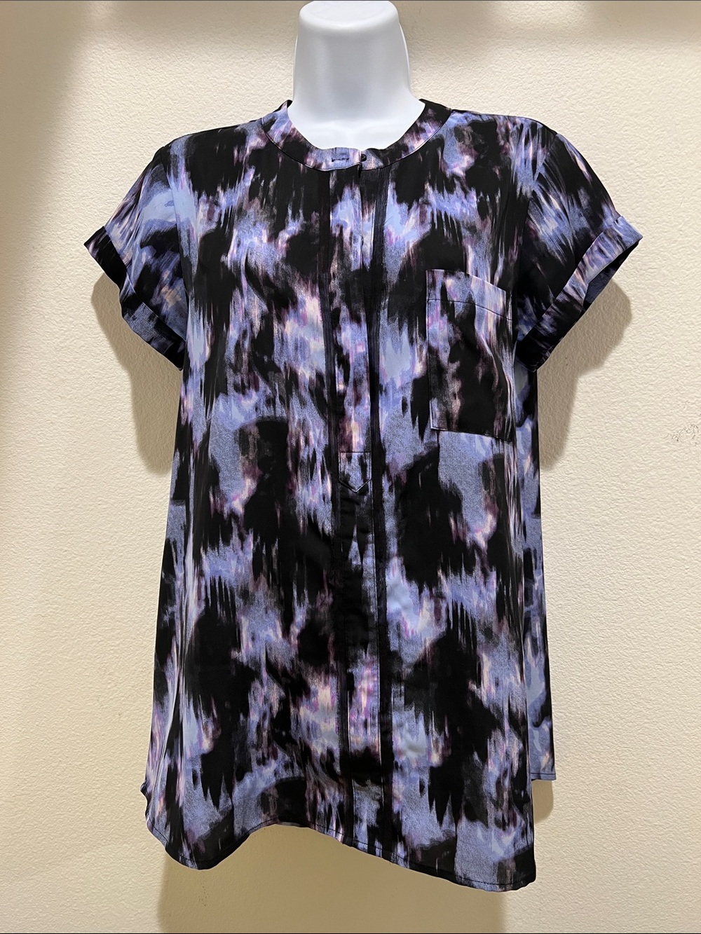 Simply Vera Vera Wang Short Sleeve Blouse Size M Abstract Blue Black Purple